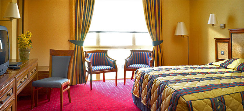 Grange Bracknell Hotel Extérieur photo
