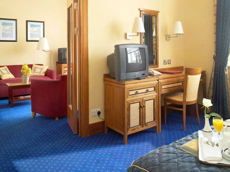 Grange Bracknell Hotel Extérieur photo