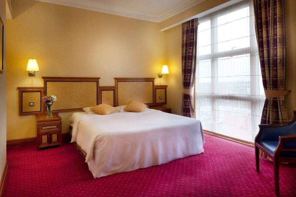 Grange Bracknell Hotel Extérieur photo
