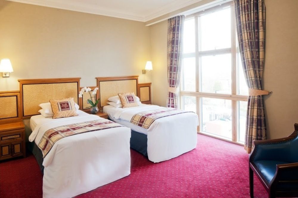Grange Bracknell Hotel Extérieur photo