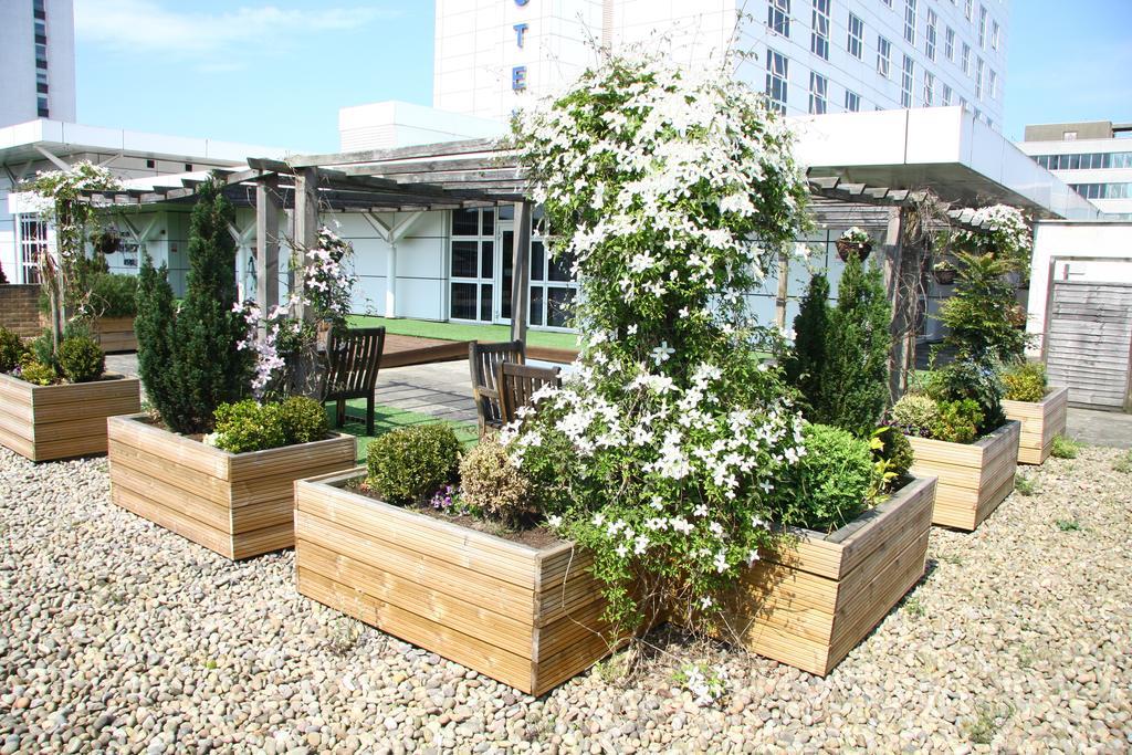 Grange Bracknell Hotel Extérieur photo